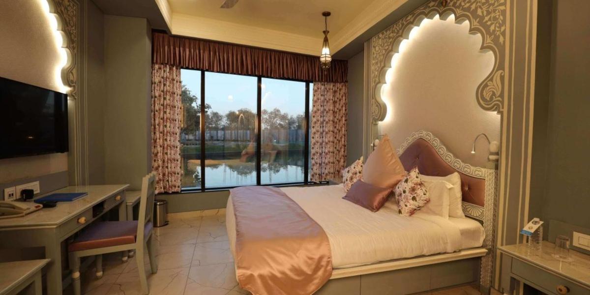 Neonz Resort & Club Ānand Dış mekan fotoğraf