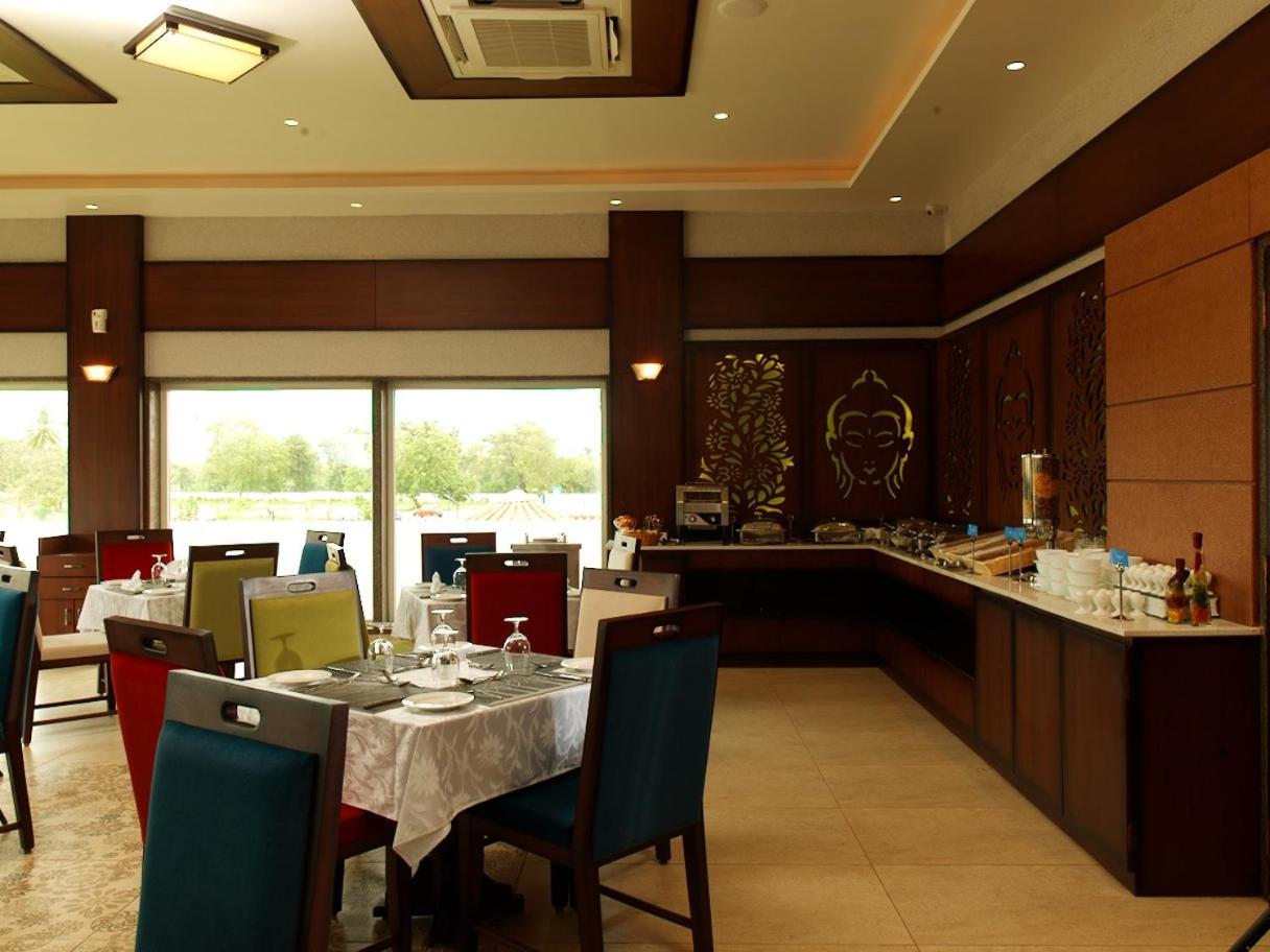 Neonz Resort & Club Ānand Dış mekan fotoğraf