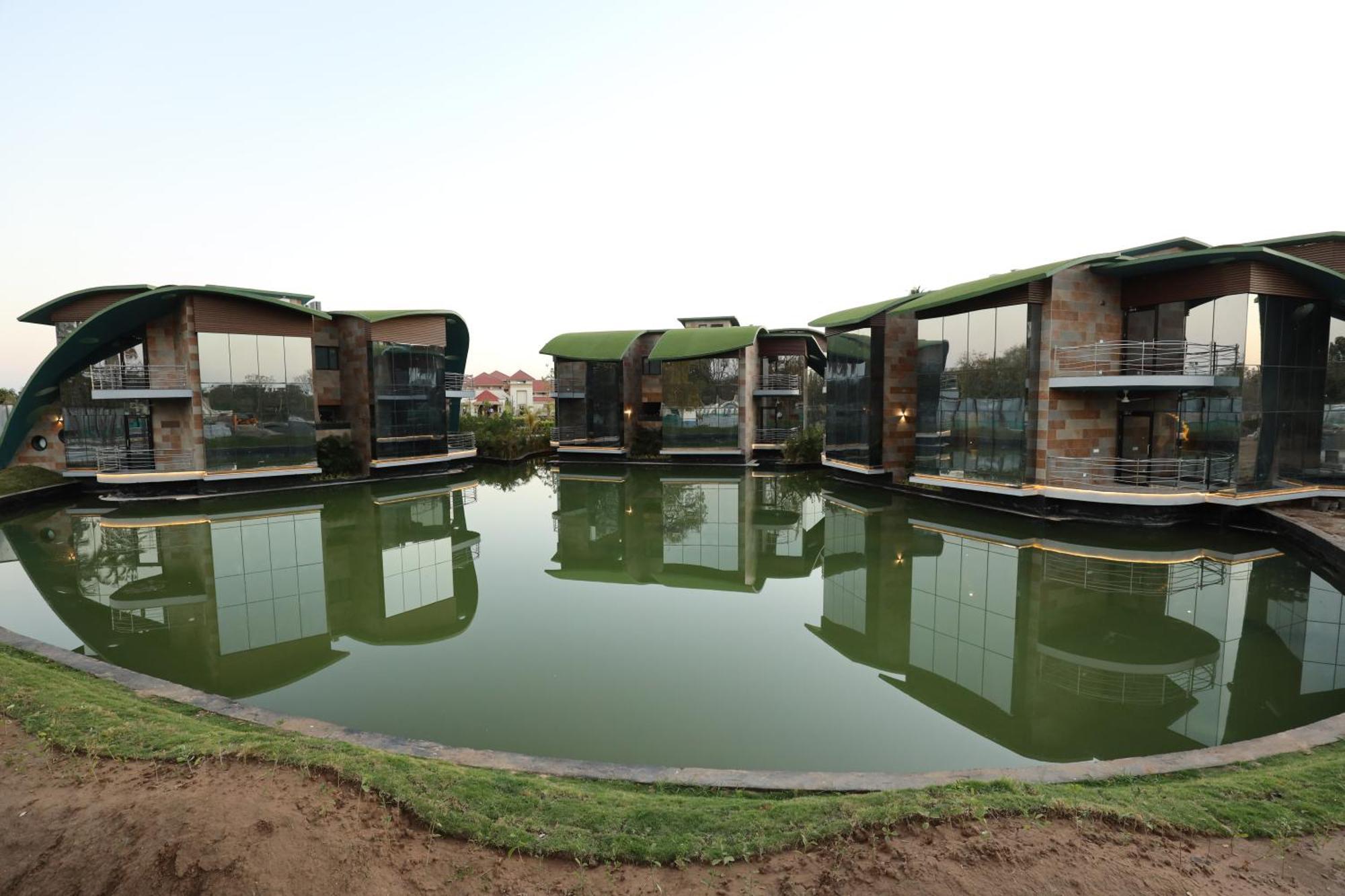 Neonz Resort & Club Ānand Dış mekan fotoğraf