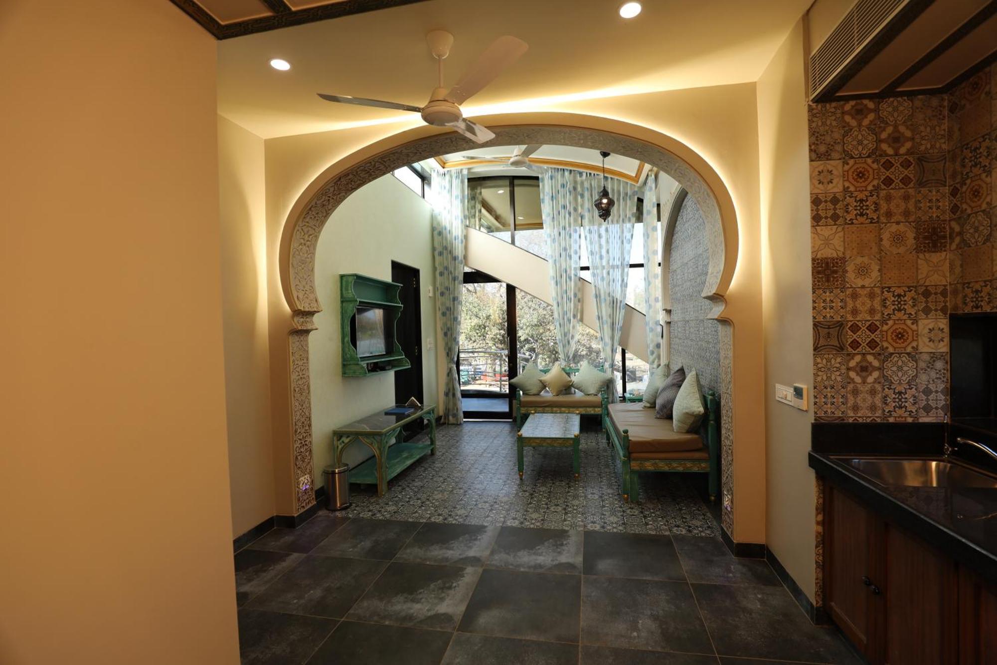 Neonz Resort & Club Ānand Dış mekan fotoğraf