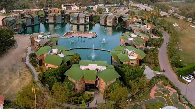 Neonz Resort & Club Ānand Dış mekan fotoğraf