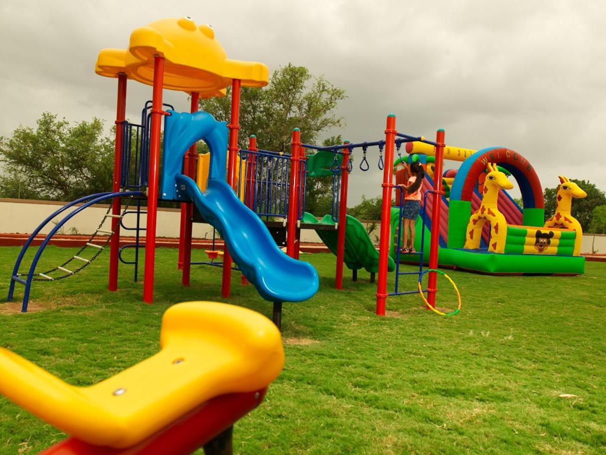 Neonz Resort & Club Ānand Dış mekan fotoğraf