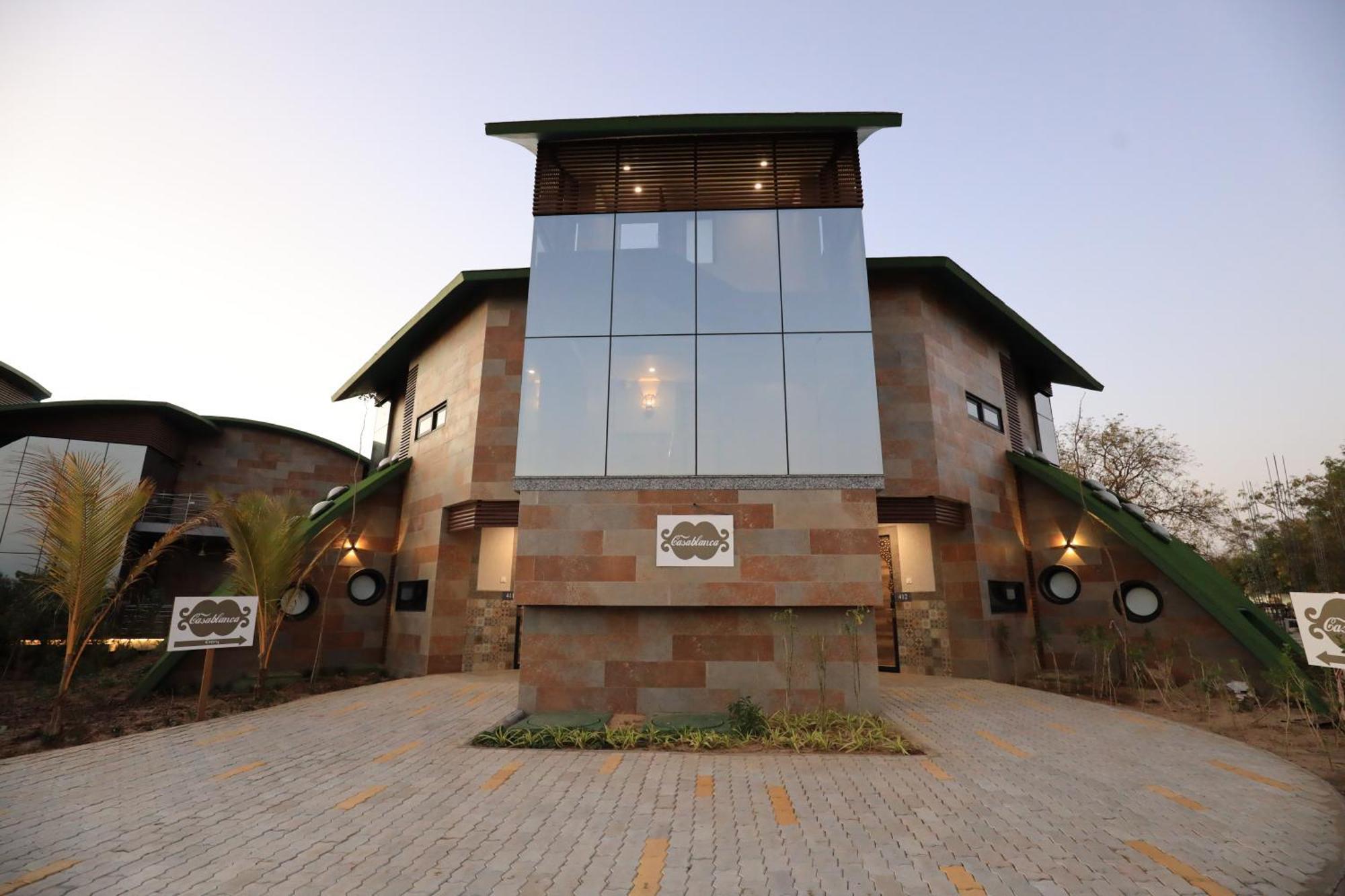 Neonz Resort & Club Ānand Dış mekan fotoğraf