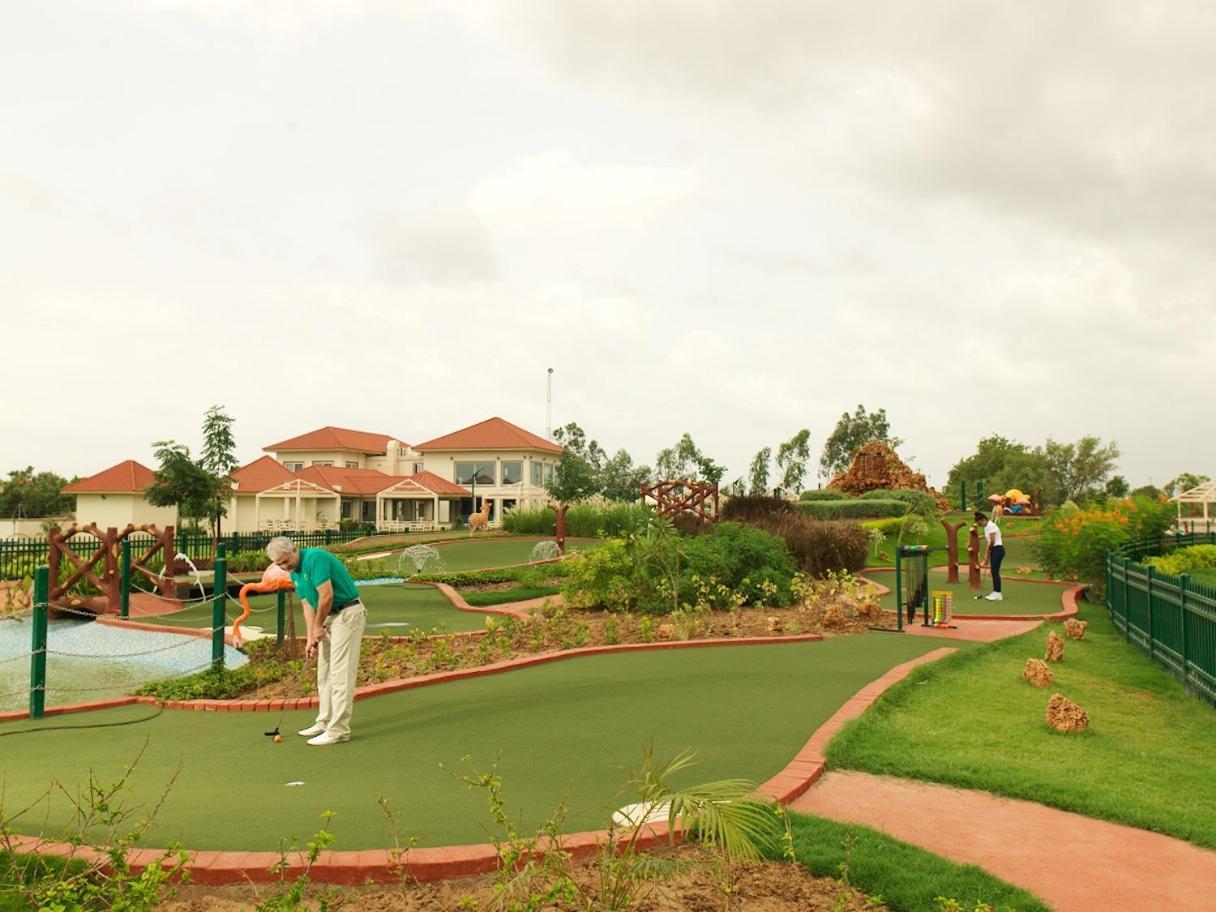 Neonz Resort & Club Ānand Dış mekan fotoğraf