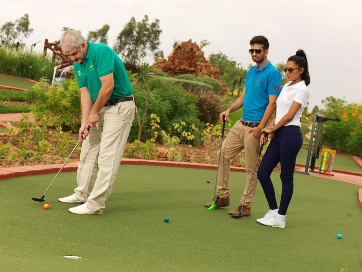 Neonz Resort & Club Ānand Dış mekan fotoğraf
