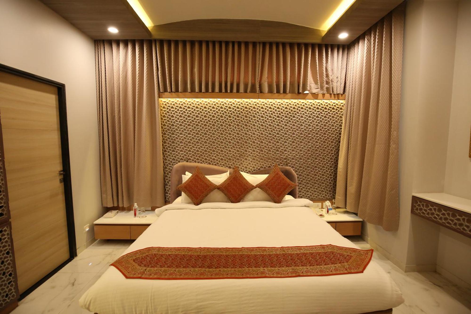 Neonz Resort & Club Ānand Dış mekan fotoğraf