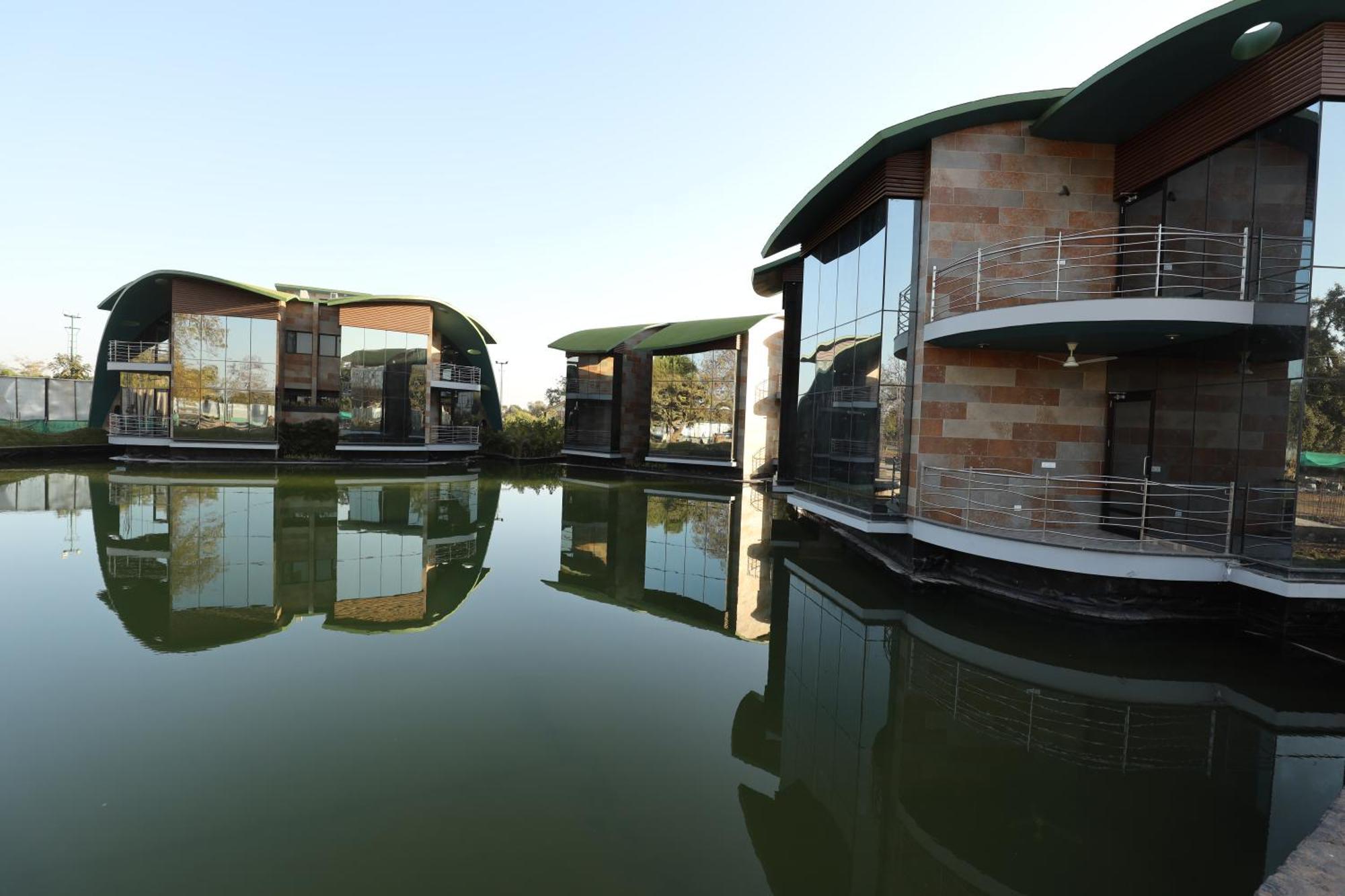 Neonz Resort & Club Ānand Dış mekan fotoğraf