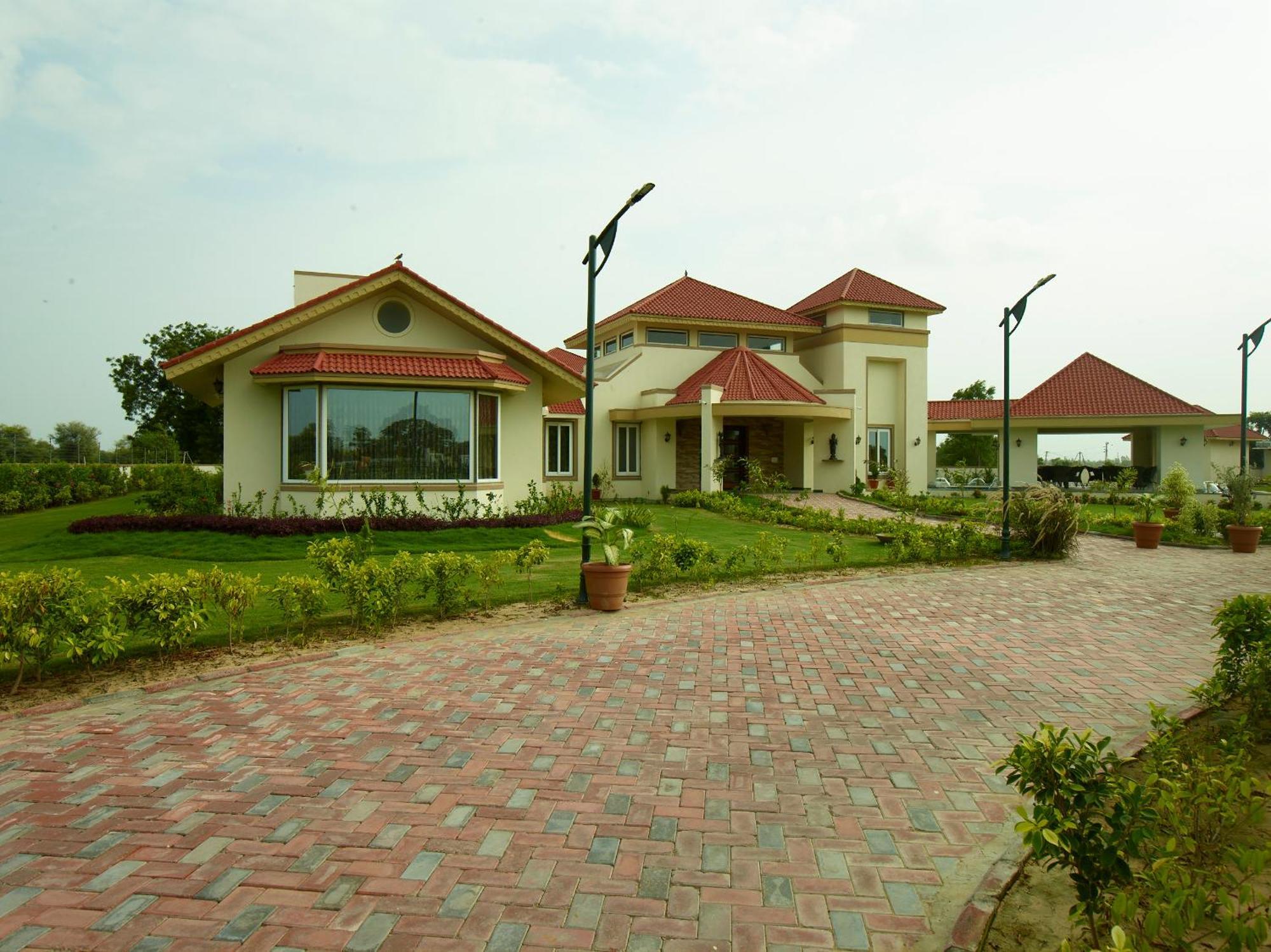 Neonz Resort & Club Ānand Dış mekan fotoğraf
