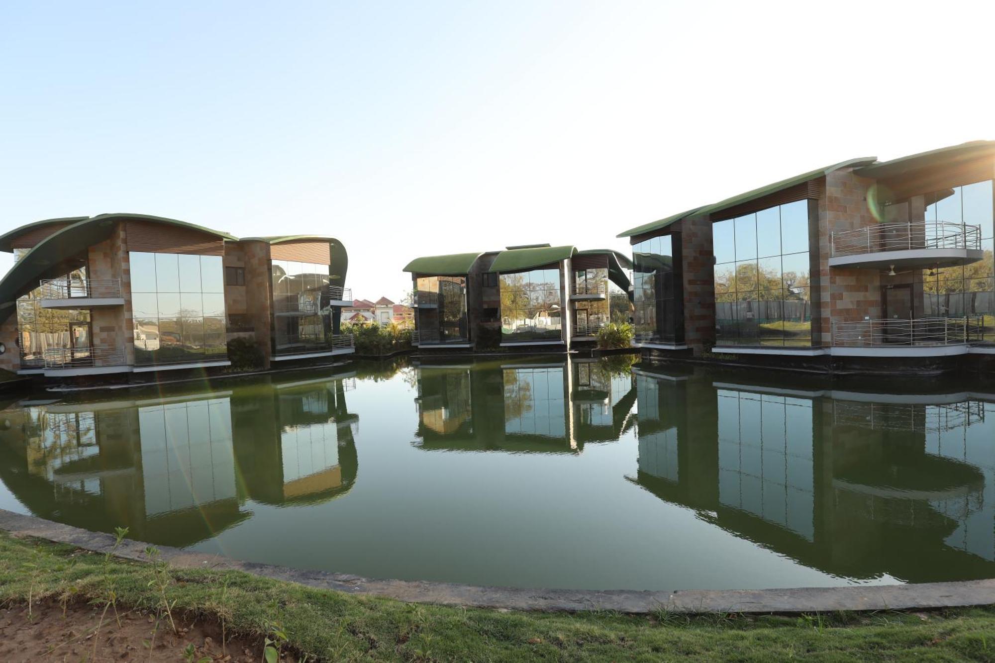 Neonz Resort & Club Ānand Dış mekan fotoğraf