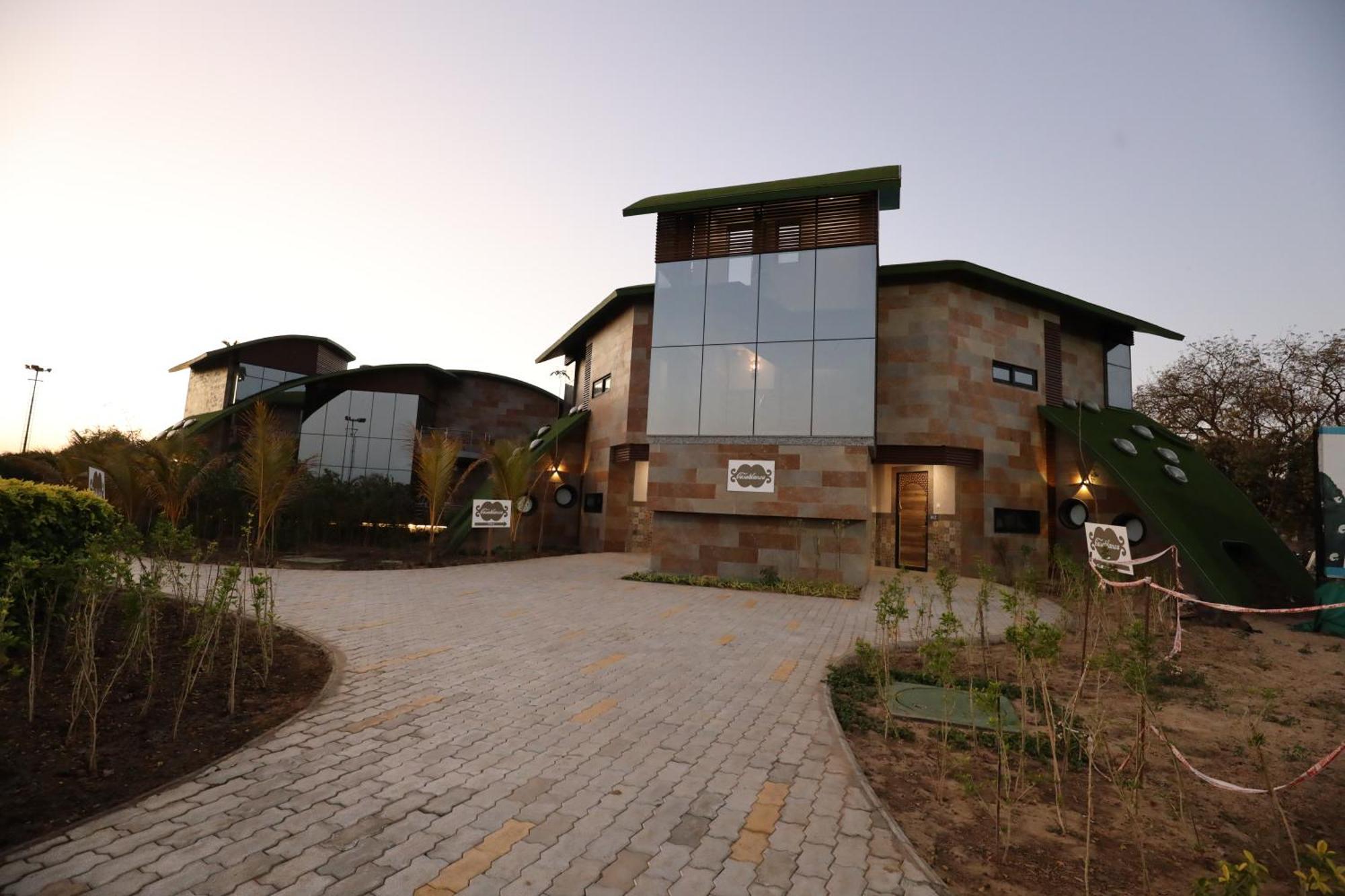 Neonz Resort & Club Ānand Dış mekan fotoğraf