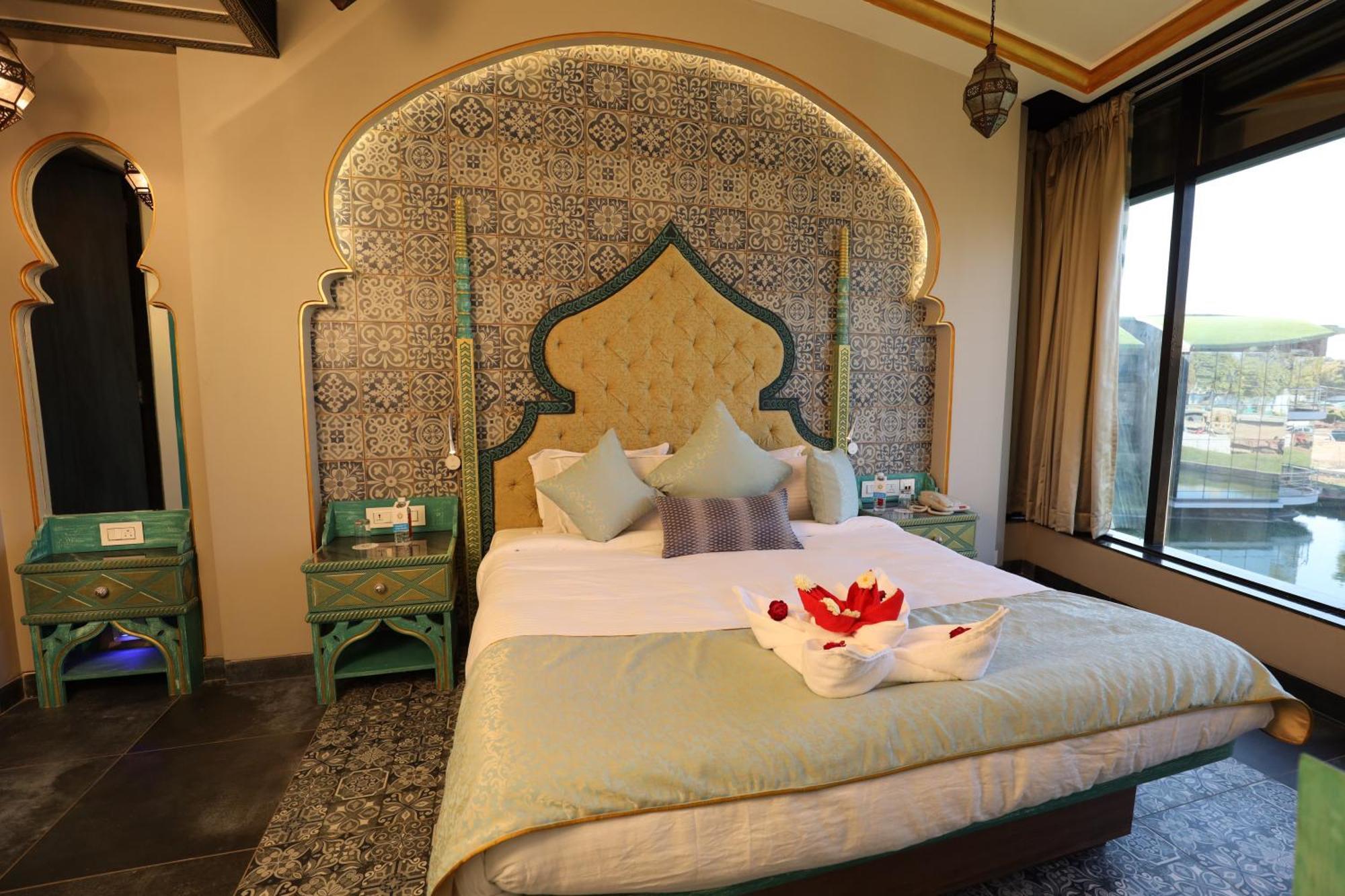 Neonz Resort & Club Ānand Dış mekan fotoğraf